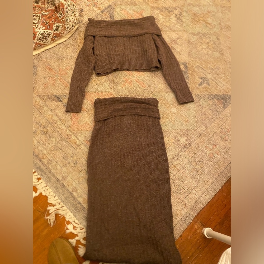 SOLD 
Off shoulder brown sweater with matching maxi skirt/ No Brand